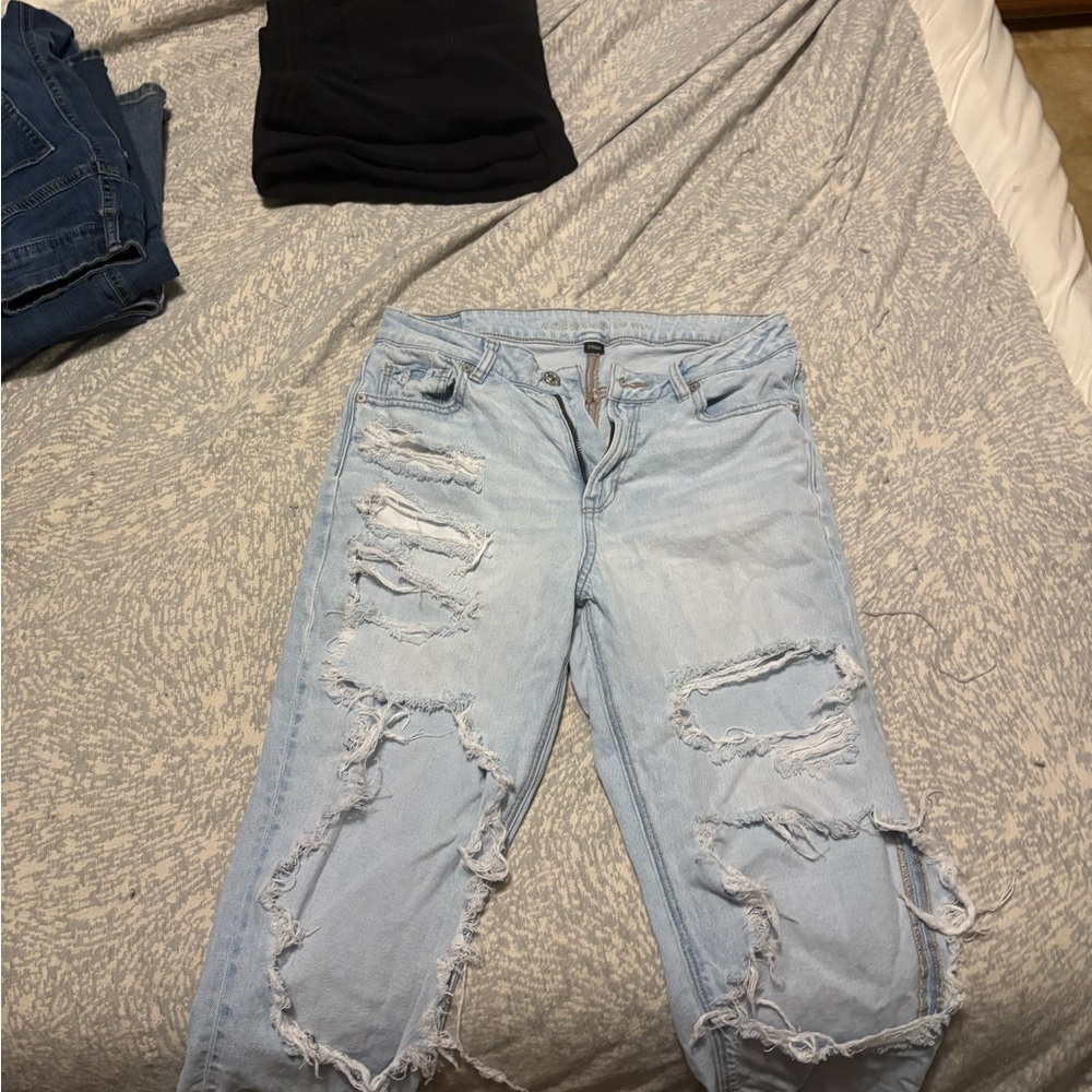 American Eagle Outfitters Light Blue Distressed Boyfriend Jeans